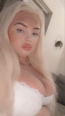Bimbo British OnlyFans - @bbwbimbodollie