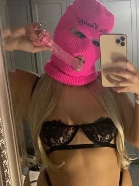 BlondeBarbie British OnlyFans - @bigbumbarbiexo