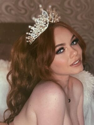 Ella Hughes British OnlyFans - @ellahughesxxx