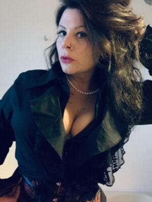 Flic Lovall British OnlyFans - @fliclovall
