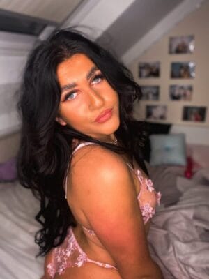 Jazmine British OnlyFans - @juicy-jaz