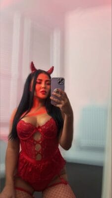Luna Krowe British OnlyFans - @lunakrowe