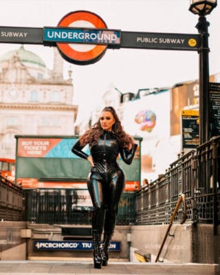 QUEEN pm GMT British OnlyFans - @sahara_noir